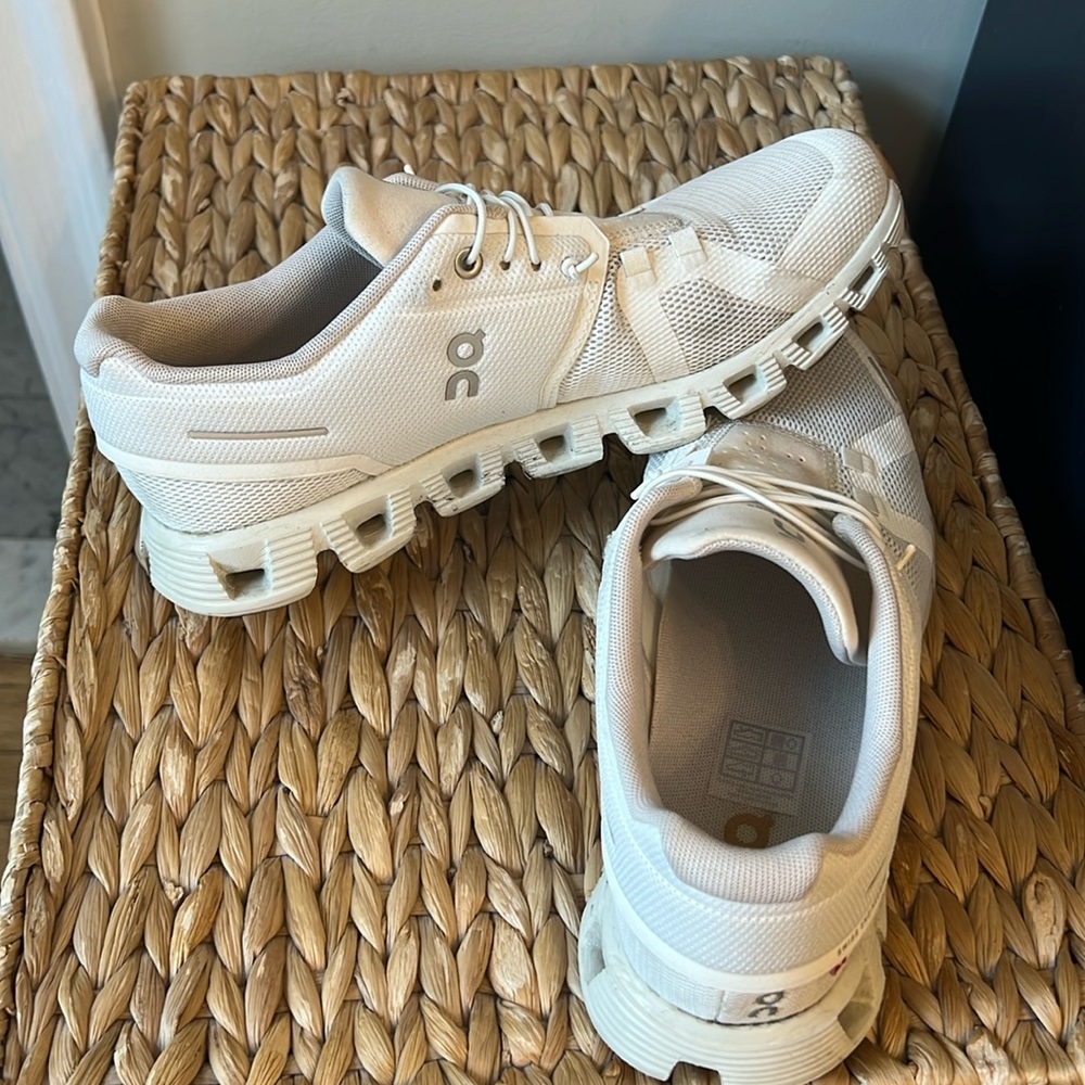 On Cloud 5 Running Shoes